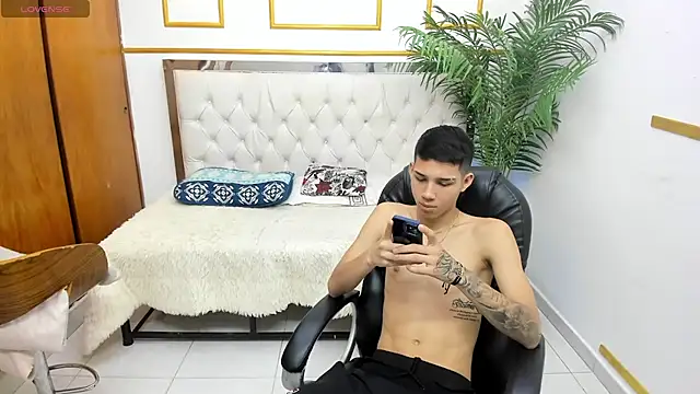 paul ponce online show from January 2026 06:00:02 PM