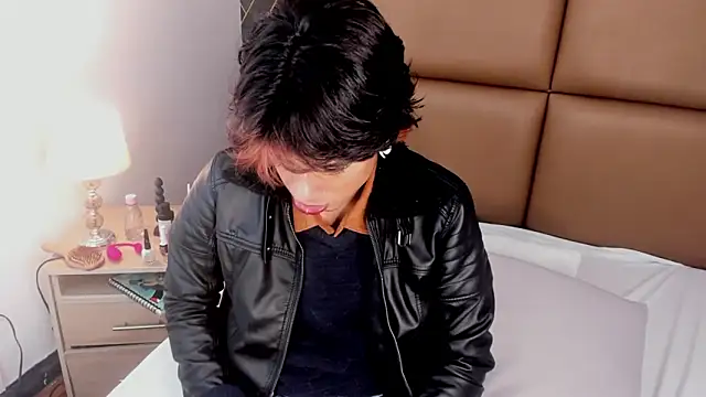 Snapshot of RonaldThompson_ chatting on October 2025 07:40:01 PM RonaldThompson online show from October 2025 07:40:01 PM