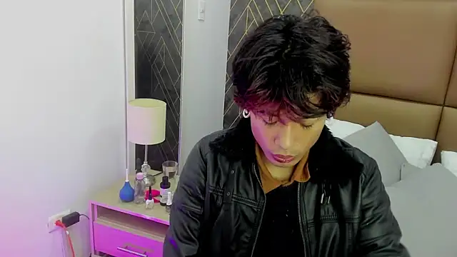 Snapshot of RonaldThompson_ chatting on November 2025 02:18:01 PM RonaldThompson online show from November 2025 02:18:01 PM