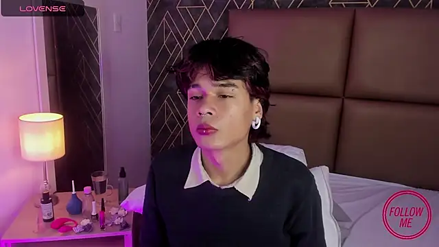 Snapshot of RonaldThompson_ chatting on November 2025 03:11:01 PM RonaldThompson online show from November 2025 03:11:01 PM