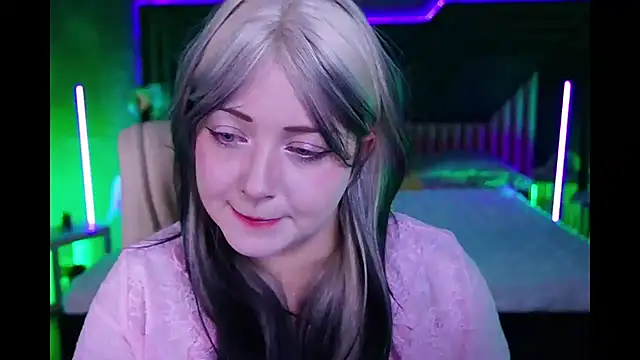 Snapshot of SweetLiluu chatting on October 2025 08:44:02 PM SweetLiluu online show from October 2025 08:44:02 PM