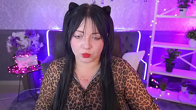 Snapshot of SweetLiluu chatting on November 2025 09:05:02 PM SweetLiluu online show from November 2025 09:05:02 PM