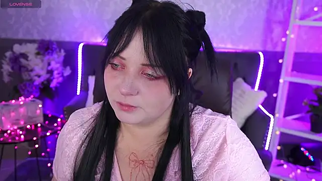 Snapshot of SweetLiluu chatting on November 2025 09:03:01 PM SweetLiluu online show from November 2025 09:03:01 PM