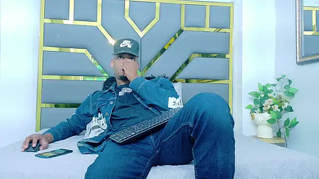 Neytanmalcon online show from November 2025 09:02:01 PM