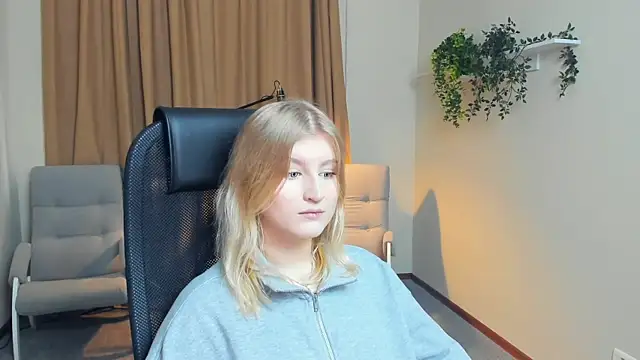 LisaRais online show from October 2025 09:28:01 AM