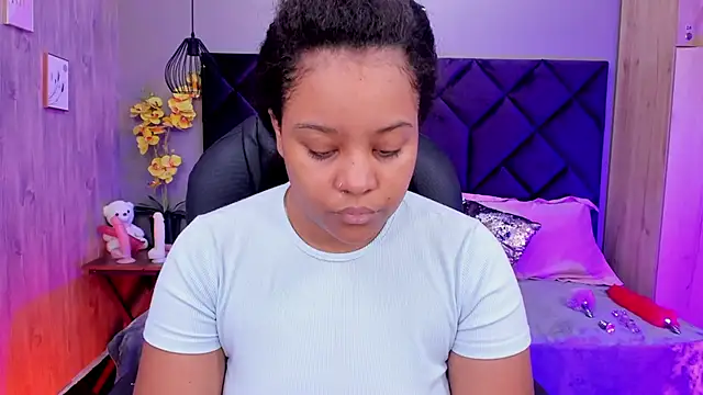 Aisha Linh online show from November 2025 08:09:01 PM