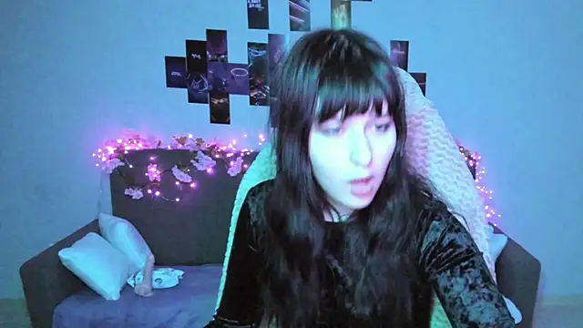 Snapshot of Quietdaisy chatting on November 2025 05:31:01 PM Quietdaisy online show from November 2025 05:31:01 PM