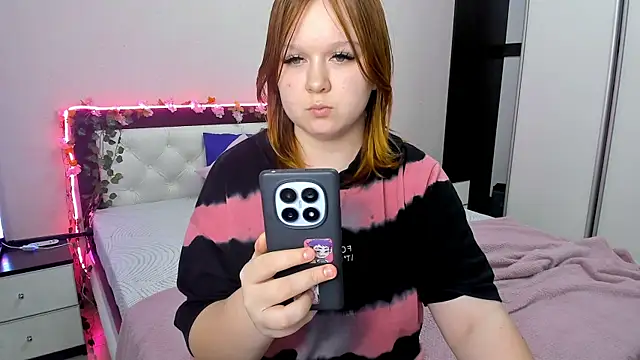 Snapshot of Lovly_Vixen chatting on November 2025 06:29:02 PM Lovly Vixen online show from November 2025 06:29:02 PM