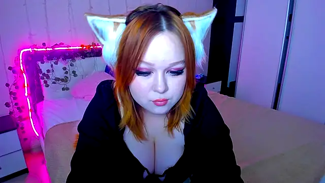 Snapshot of Lovly_Vixen chatting on November 2025 07:28:01 PM Lovly Vixen online show from November 2025 07:28:01 PM