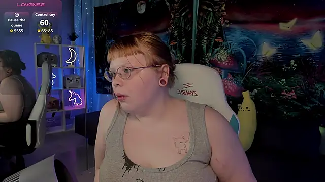 Snapshot of LottieReed chatting on November 2025 01:56:02 PM LottieReed online show from November 2025 01:56:02 PM