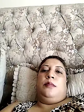 Snapshot of IndianLara chatting on November 2025 09:32:01 AM IndianLara online show from November 2025 09:32:01 AM