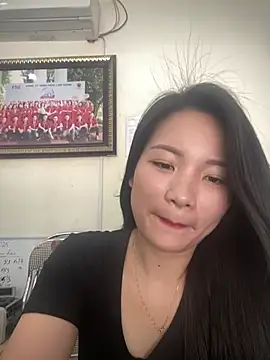 Bee Yellow00 online show from April 2026 04:26:01 AM