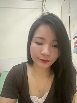 Bee Yellow00 online show from April 2026 04:50:01 AM