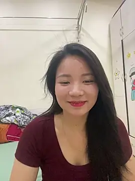 Bee Yellow00 online show from May 2026 04:40:01 AM