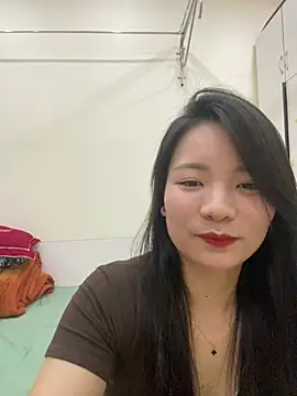 Bee Yellow00 online show from May 2026 04:39:01 AM