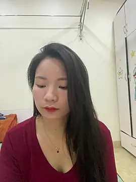 Bee Yellow00 online show from May 2026 04:42:02 AM