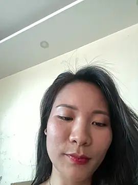 Bee Yellow00 online show from May 2026 02:17:01 AM