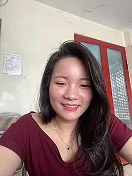 Bee Yellow00 online show from May 2026 02:42:02 AM