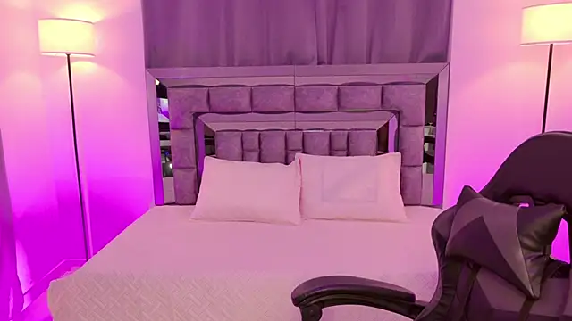 Snapshot of Bella_Clark2 chatting on October 2025 02:45:02 AM Bella Clark2 online show from October 2025 02:45:02 AM