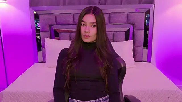 Snapshot of Bella_Clark2 chatting on November 2025 04:34:01 AM Bella Clark2 online show from November 2025 04:34:01 AM