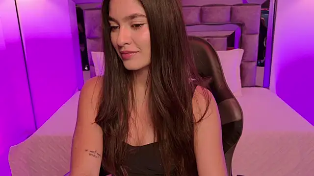 Snapshot of Bella_Clark2 chatting on November 2025 03:51:01 AM Bella Clark2 online show from November 2025 03:51:01 AM