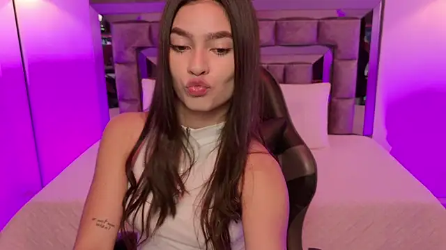 Snapshot of Bella_Clark2 chatting on November 2025 04:55:02 AM Bella Clark2 online show from November 2025 04:55:02 AM