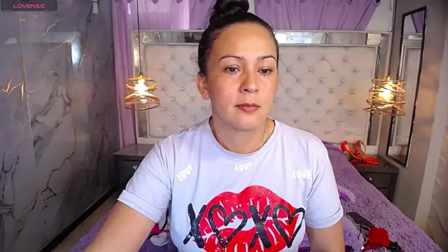 Snapshot of Melissa-roberts chatting on November 2025 07:16:02 PM Melissa-roberts online show from November 2025 07:16:02 PM