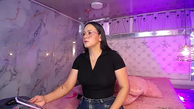 Snapshot of Melissa-roberts chatting on March 2026 02:13:01 PM Melissa-roberts online show from March 2026 02:13:01 PM