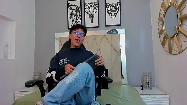 Snapshot of adams_bobby chatting on December 2025 11:37:01 AM adams bobby online show from December 2025 11:37:01 AM