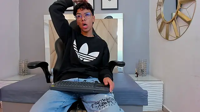 Snapshot of adams_bobby chatting on December 2025 11:26:02 AM adams bobby online show from December 2025 11:26:02 AM