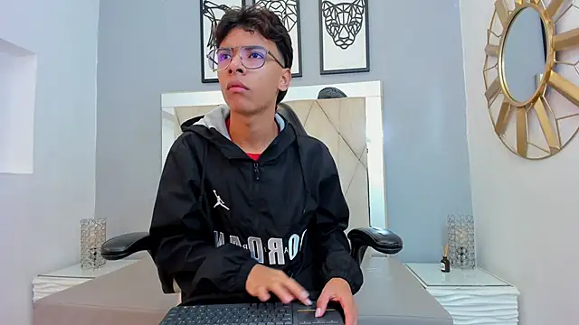 Snapshot of adams_bobby chatting on December 2025 11:37:01 AM adams bobby online show from December 2025 11:37:01 AM