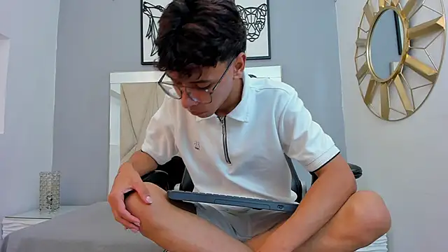 Snapshot of adams_bobby chatting on December 2025 11:50:01 AM adams bobby online show from December 2025 11:50:01 AM