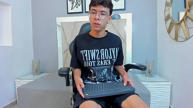 Snapshot of adams_bobby chatting on January 2026 11:26:01 AM adams bobby online show from January 2026 11:26:01 AM