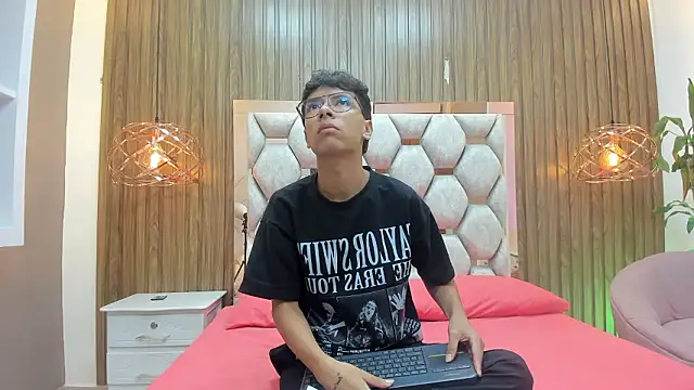 Snapshot of adams_bobby chatting on January 2026 11:26:01 AM adams bobby online show from January 2026 11:26:01 AM