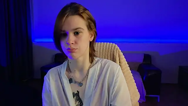 LoraPuffs online show from June 2026 02:17:02 PM