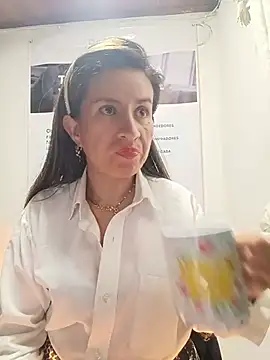 Snapshot of Valentina--1 chatting on May 2026 10:19:02 AM Valentina--1 online show from May 2026 10:19:02 AM