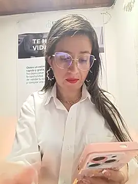 Snapshot of Valentina--1 chatting on May 2026 10:23:01 AM Valentina--1 online show from May 2026 10:23:01 AM