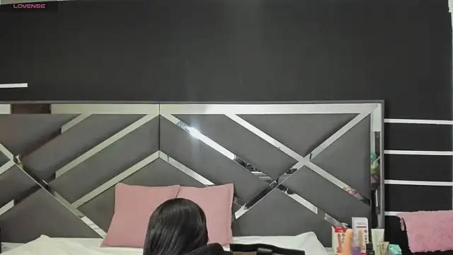 Snapshot of ScarlettParker chatting on November 2025 12:04:01 PM ScarlettParker online show from November 2025 12:04:01 PM