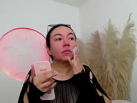 Yadis hot online show from February 2026 11:54:01 PM