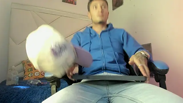 STEVEN STAR online show from November 2025 06:09:02 PM