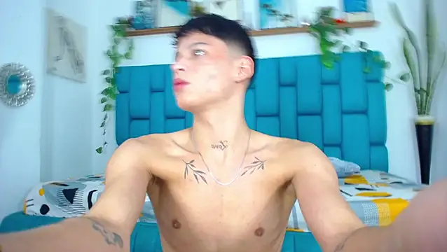 Hot Boys Latinos X online show from November 2025 10:01:02 PM