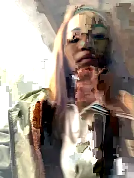 Snapshot of Gwen-n chatting on November 2025 01:51:02 AM Gwen-n online show from November 2025 01:51:02 AM