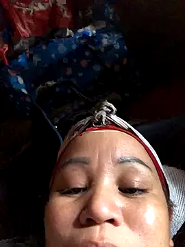 Snapshot of Gwen-n chatting on November 2025 04:23:02 AM Gwen-n online show from November 2025 04:23:02 AM