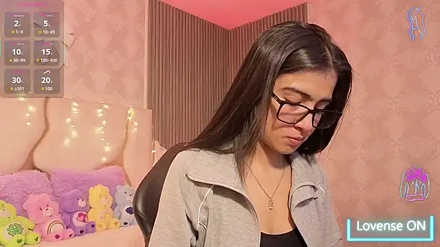 MAIILY TAY online show from January 2026 11:47:01 AM