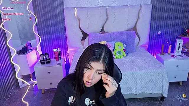 MAIILY TAY online show from February 2026 12:08:01 PM