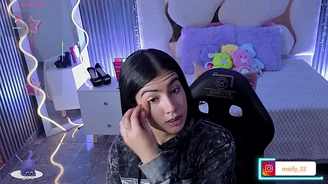 MAIILY TAY online show from February 2026 12:10:02 PM