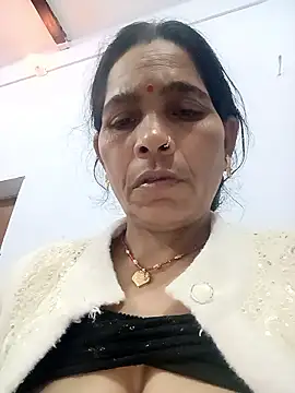 Snapshot of Indiangueen chatting on November 2025 09:14:01 PM Indiangueen online show from November 2025 09:14:01 PM