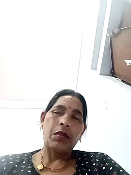 Snapshot of Indiangueen chatting on November 2025 03:52:02 PM Indiangueen online show from November 2025 03:52:02 PM