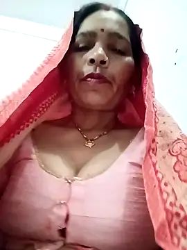 Snapshot of Indiangueen chatting on December 2025 11:45:01 PM Indiangueen online show from December 2025 11:45:01 PM