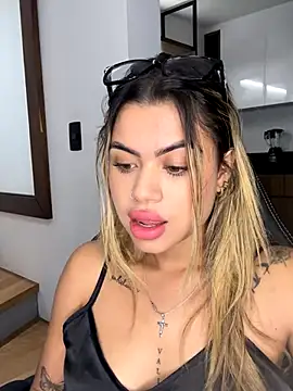 Alanna-foxx online show from October 2025 01:18:01 AM